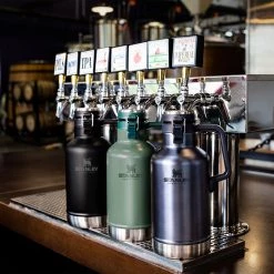Outlet 😍 Stanley Classic Easy Pour 64oz Growler ✨ -Stanley Bottle Shop HAMGN D2